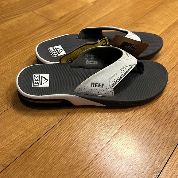 REEF men’s Fanning Low Flip Flop Sandals With Bottle Opener